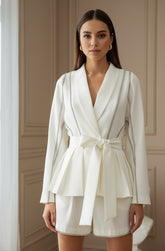 Conjunto de Blazer com Manga Batwing e Shorts - Estilo e Elegância