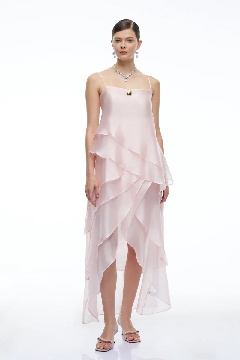 Vestido Longo em Cetim com Babados em Camadas