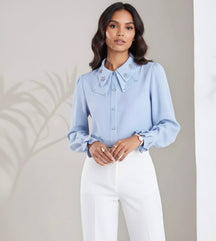 Camisa Elegante com Gola e Bordados Delicados