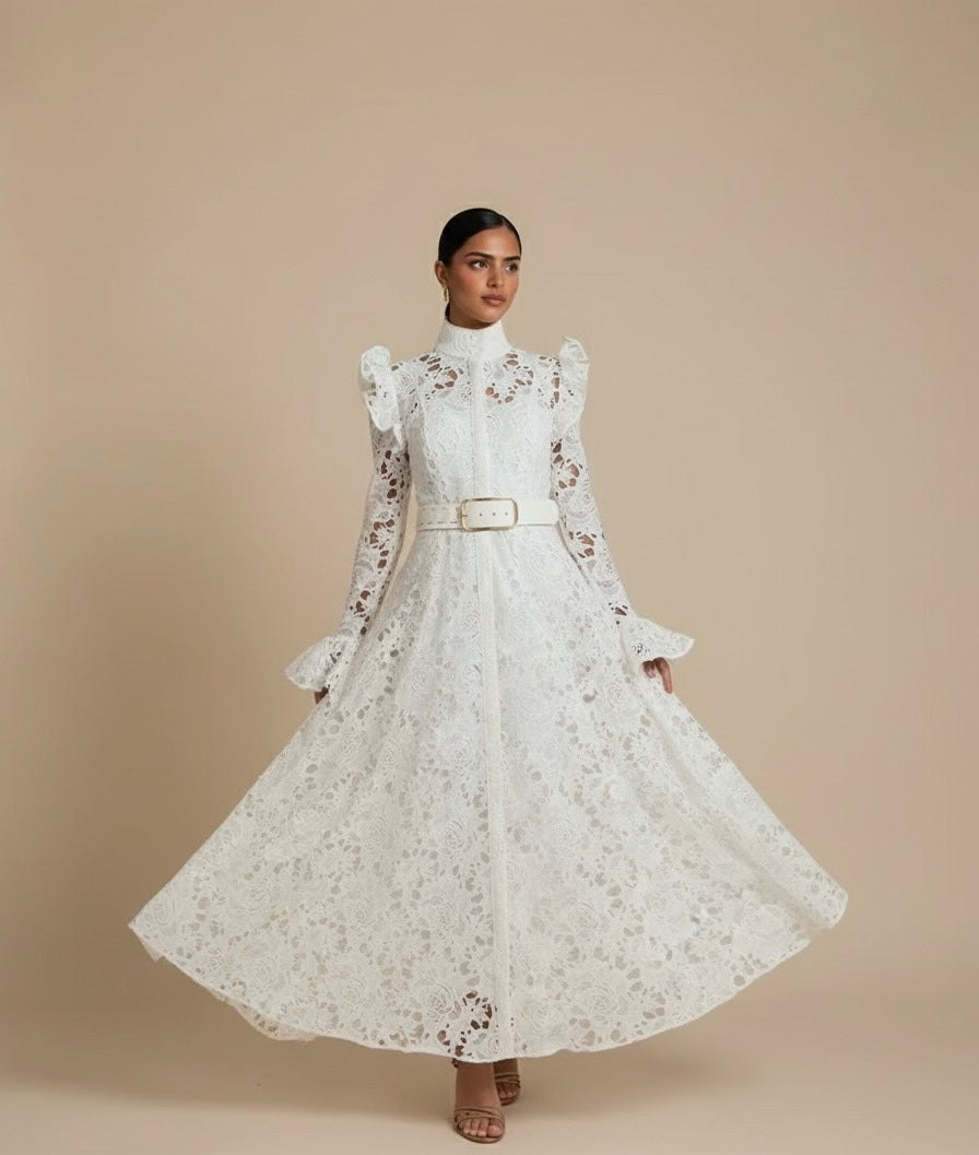 Vestido com Renda e Decote em V – Elegância Clássica com Cintura Império