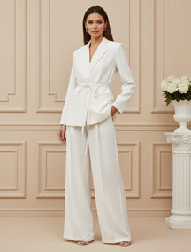 Conjunto de Blazer com Laço e Calça Cintura Alta – Elegância Sofisticada para a Meia-Estação
