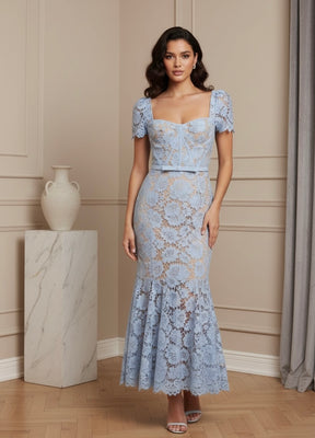 Vestido Longo de Renda Bordada - Silhueta Sereia com Estrutura Interna e Elegância Atemporal