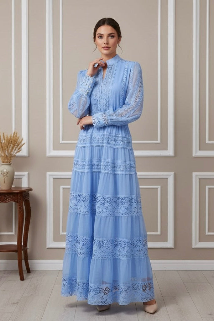 Vestido Longo com Bordado em Renda – Elegância Modesta