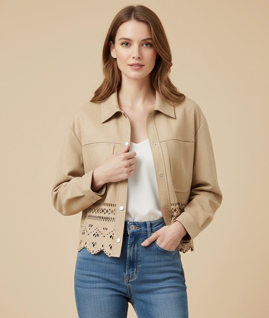 Casaco com Detalhes Vazados – Sofisticação Atemporal e Design Autoral