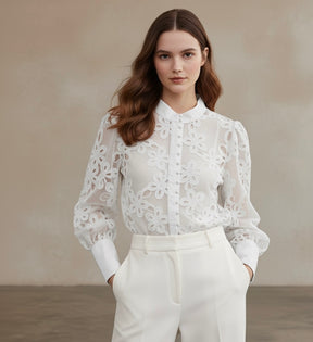 Blusa com Renda e Botões – Elegância Delicada e Atemporal