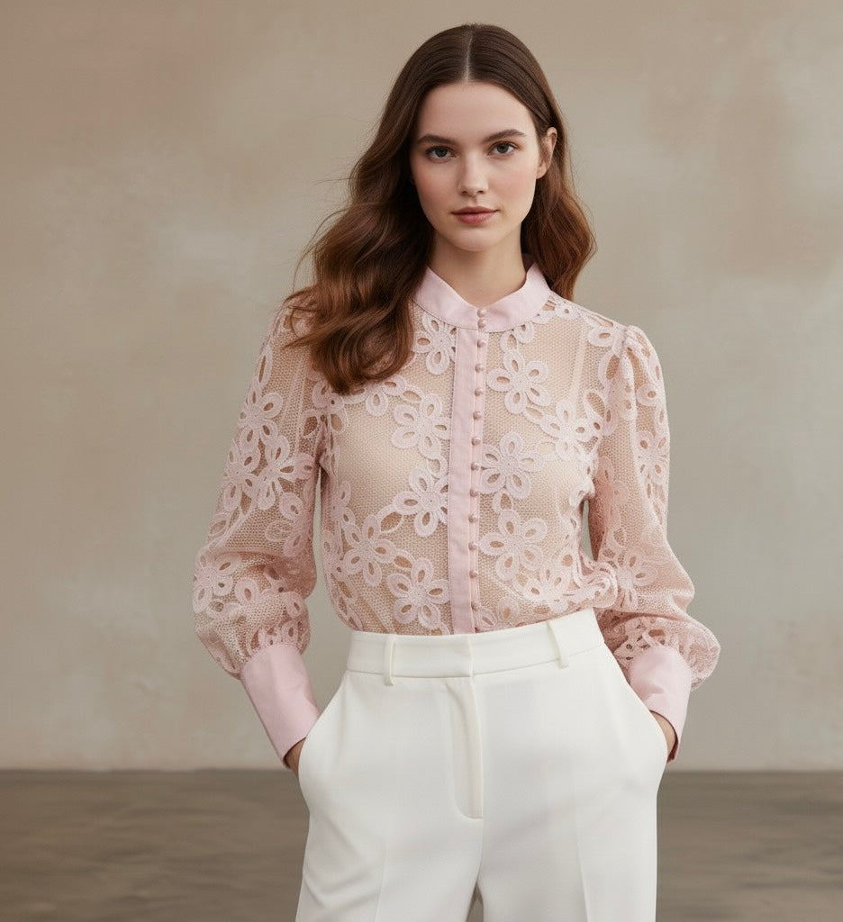 Blusa com Renda e Botões – Elegância Delicada e Atemporal