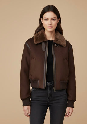 Casaco Marrom com Gola de Pele – Elegância Urbana para o Inverno