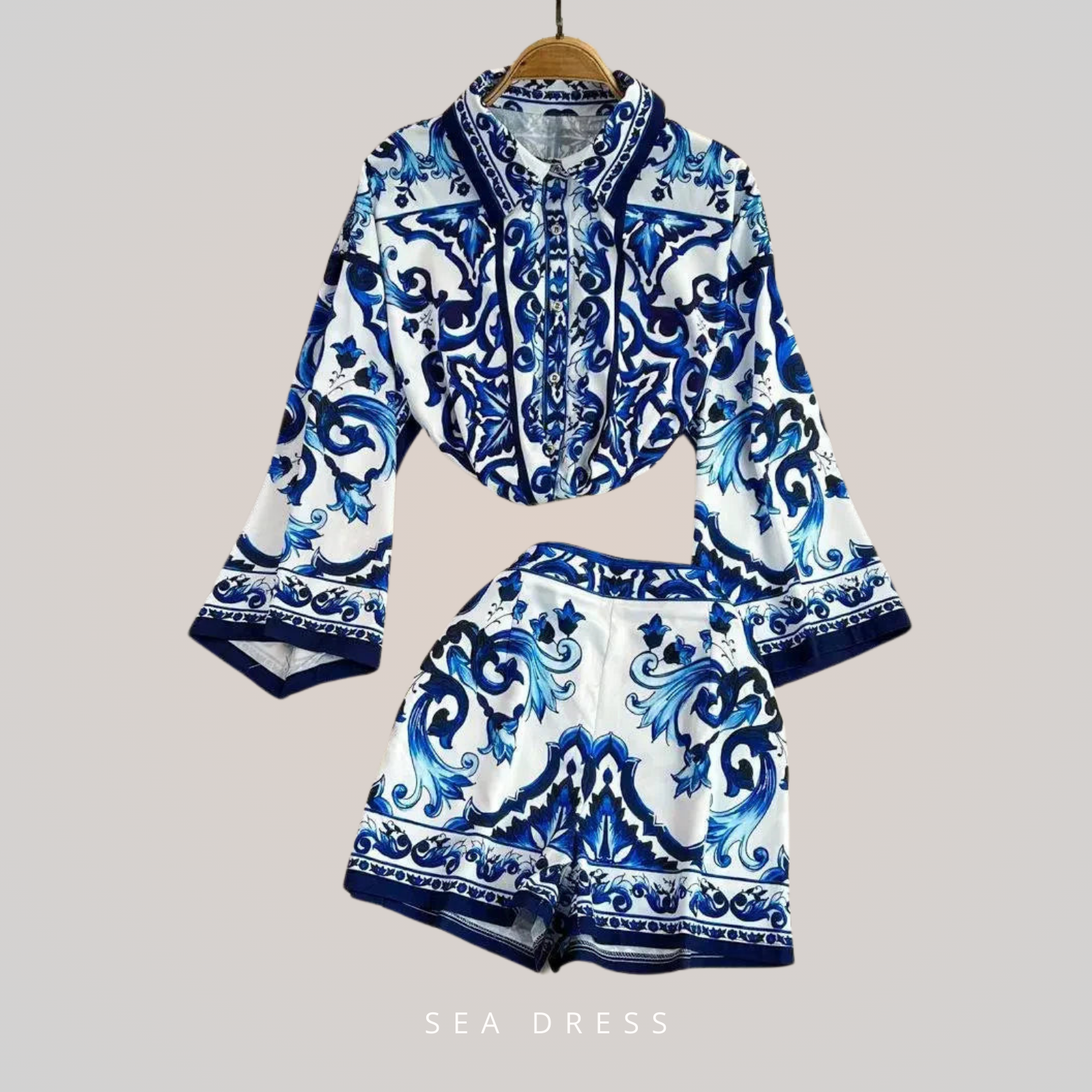 Conjunto Fashion Primavera - Camisa e Shorts com Estampa de Porcelana Azul e Branca