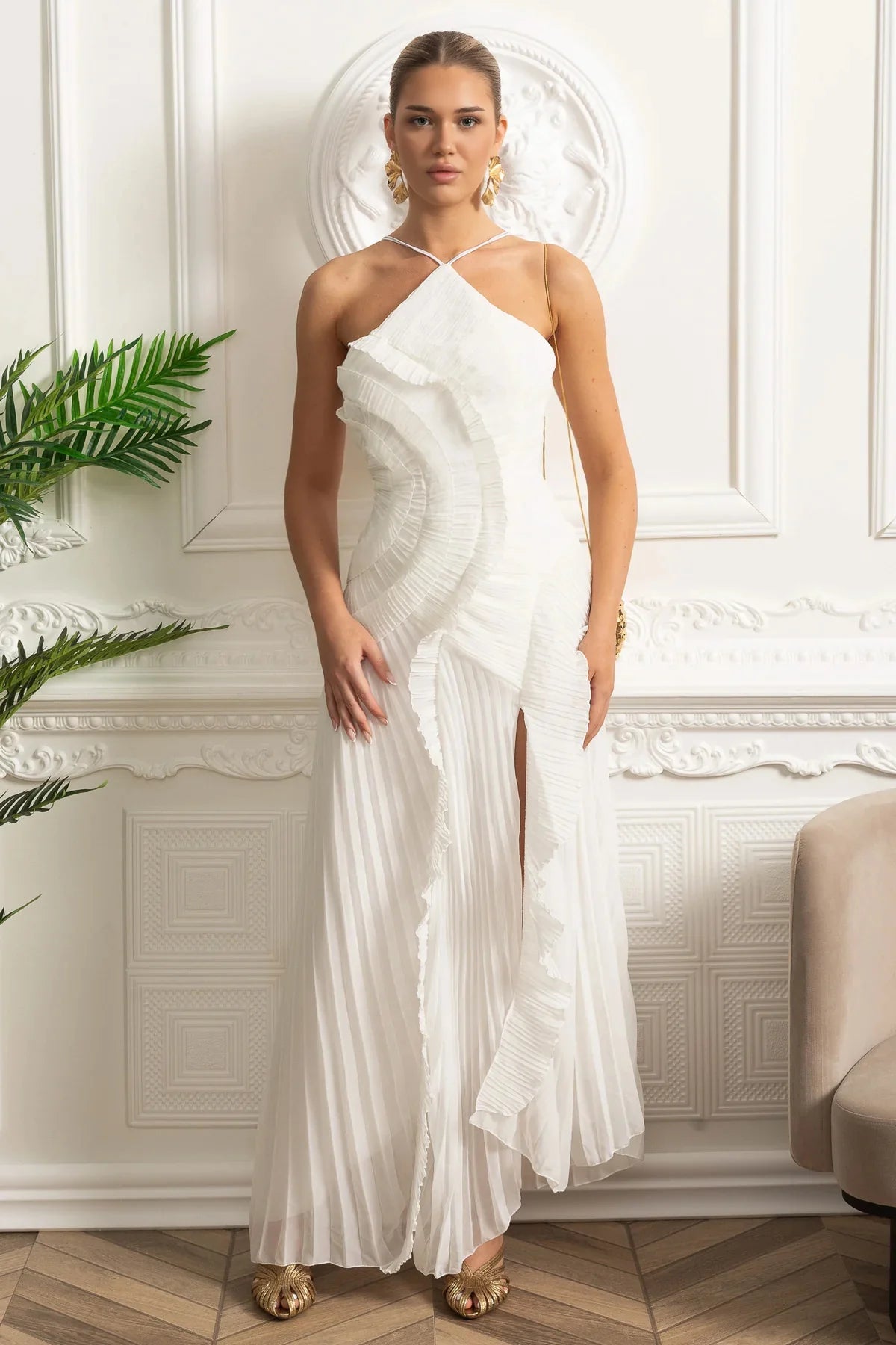 Vestido Sexy Assimétrico e Decote nas Costas – Sem Mangas, Com Babados, Cintura Alta e Modelagem Slim