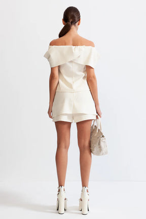 Conjunto Elegante Ombros recortados e silhueta ampulheta