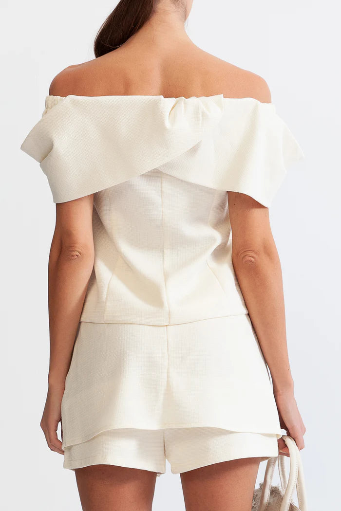 Conjunto Elegante Ombros recortados e silhueta ampulheta