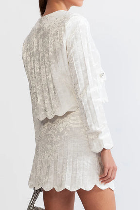 Conjunto de Veludo Branco com Botões Prateados