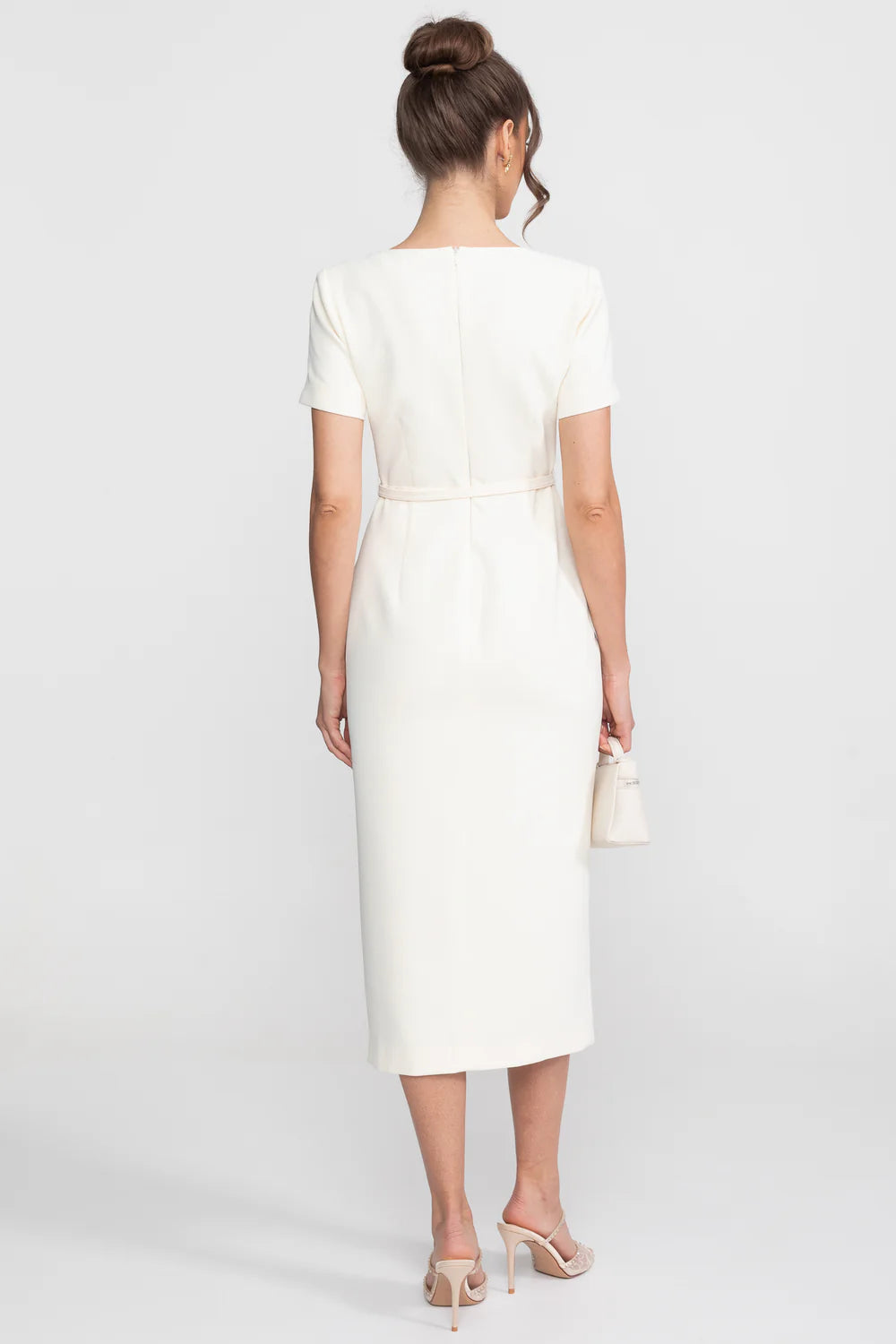 Vestido Longo de Alfaiataria Estruturada com Decote Quadrado e Cinto Coordenado