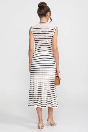 Vestido Cami em Tricô Canelado Premium com Abotoamento Frontal e Trama Ondulada