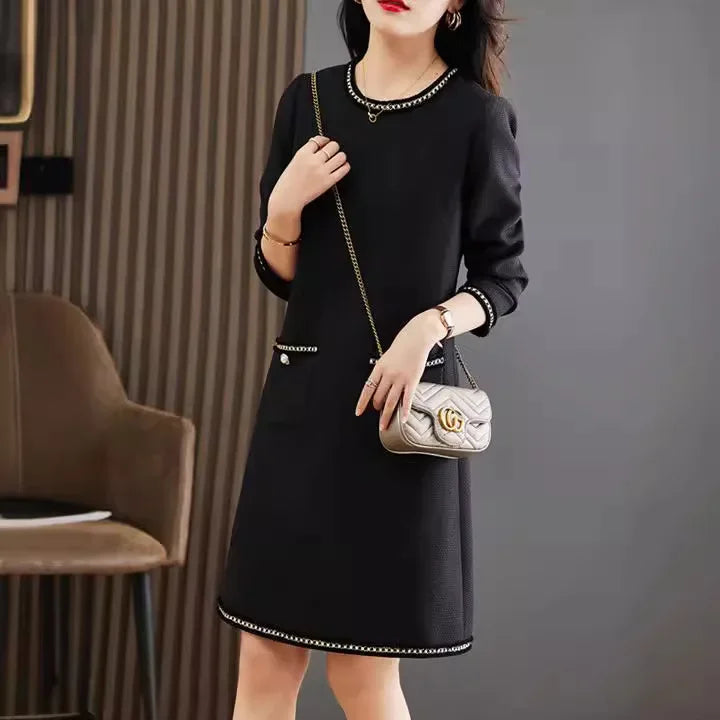 Vestido Com Detalhes Bordados na Gola e Bolso