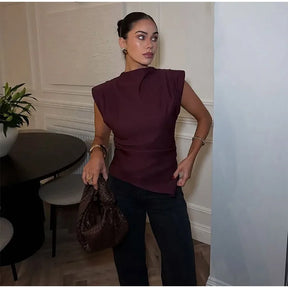 Regata Elegante com Ombreiras e Gola Redonda – Look Sofisticado