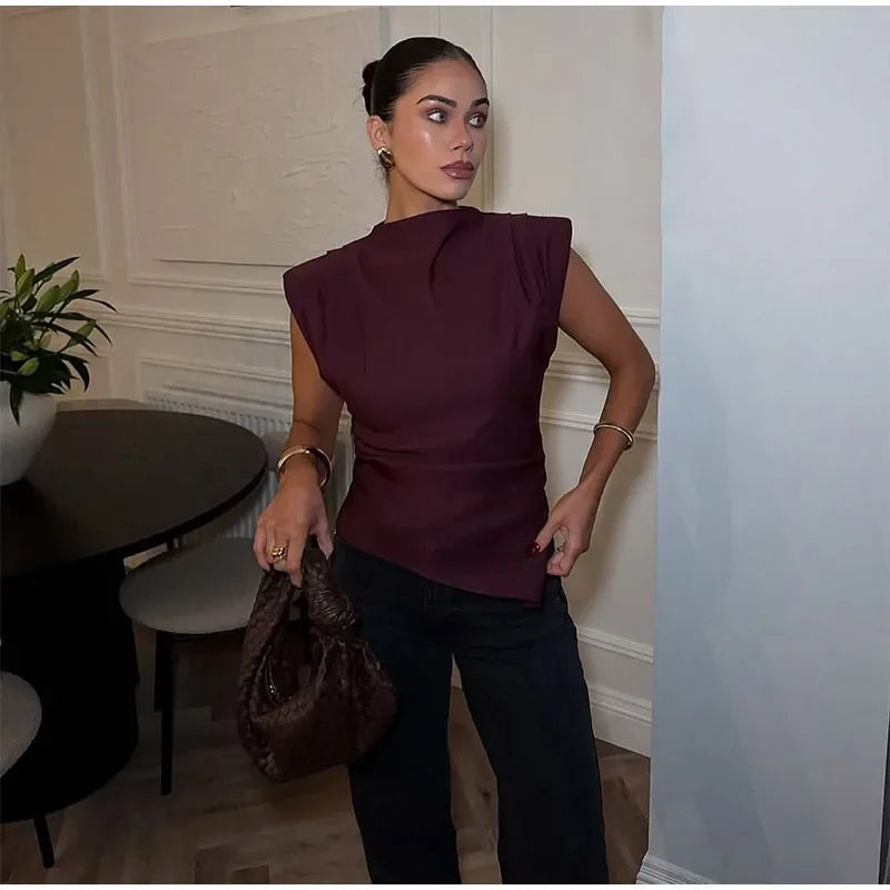 Regata Elegante com Ombreiras e Gola Redonda – Look Sofisticado