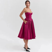 Vestido Tomara que Caia de Comprimento Médio com Silhueta Elegante e Toque Sofisticado