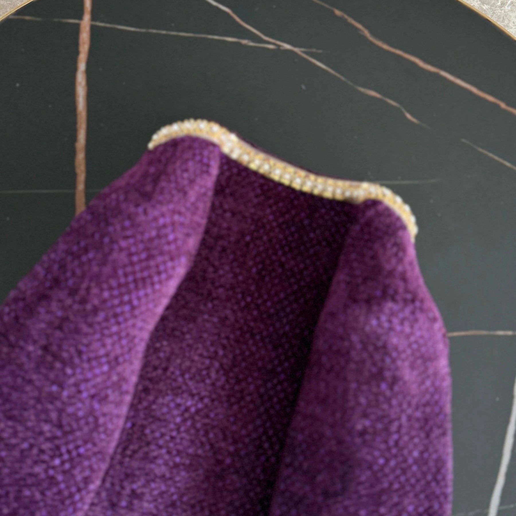 Conjunto em Tweed – Blazer com Aplicações de Strass e Saia Mini Elegante