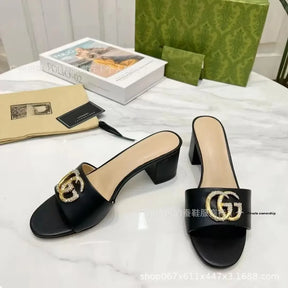 Sandálias de Salto Alto em Couro Legítimo com Fivela Letter