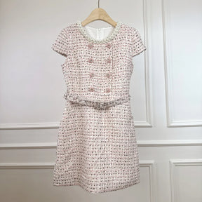 Vestido de Alfaiataria com Pedrarias Bordadas à Mão em Acabamento Sofisticado