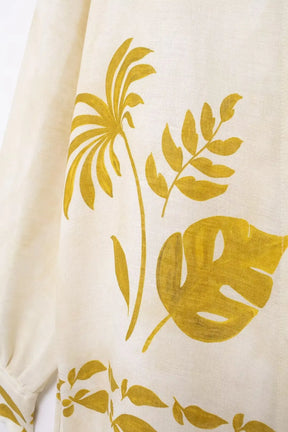 Conjunto Casual 2 Peças: Blusa Bege de Manga Longa com Gola Lapela + Shorts com Cintura Elástica e Faixa