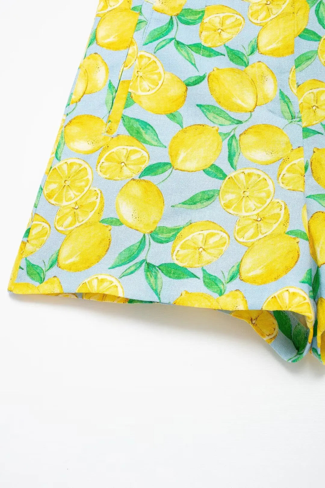 Conjunto Verão – Camisa Estampada com Amarração + Shorts de Cintura Alta