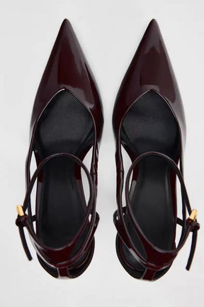 Sandália Elegância com Acabamento Envernizado e Salto Refinado