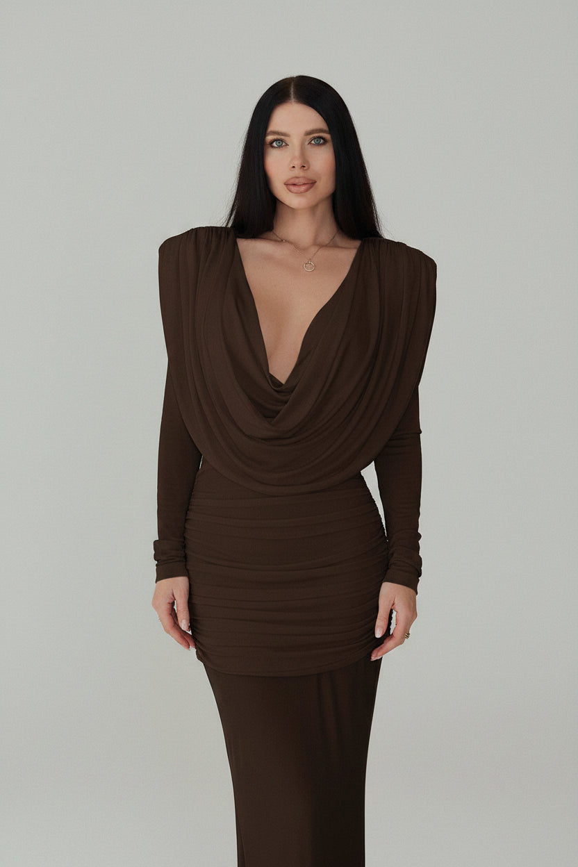 Vestido Longo Marrom com Gola Drapeada e Manga Longa