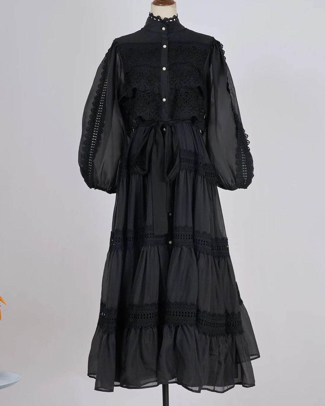 Vestido Lumière – Edição Exclusiva com Renda Bordada