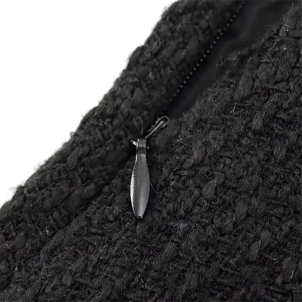 Conjunto Elegante Tweed com Cardigan Bordado em Strass e Saia de Cintura Alta