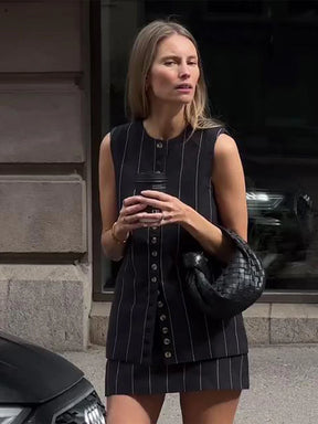 Conjunto Listrado - Colete e Mini Saia, Sem Mangas, Casual Elegante
