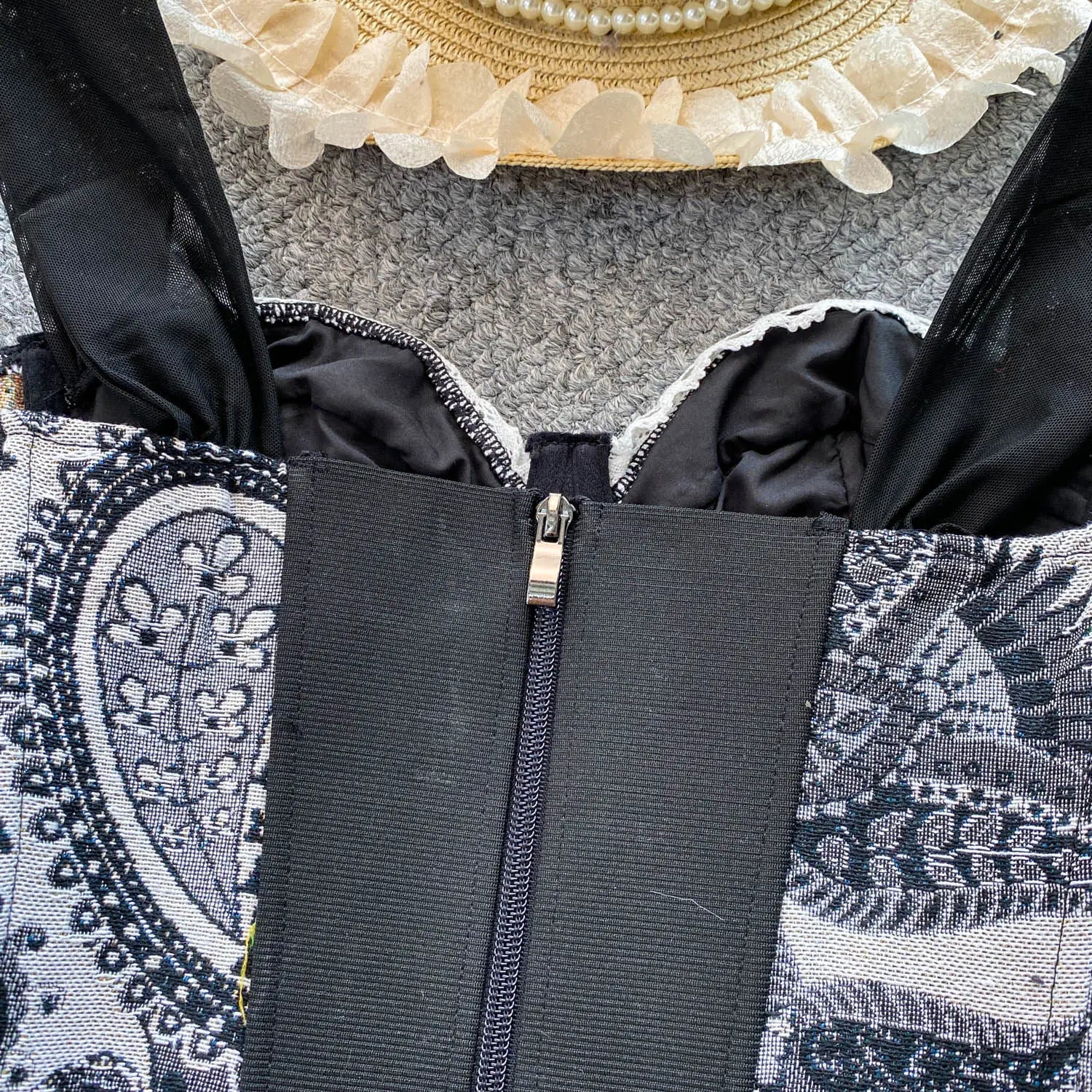 Top de Alças Estampado com Detalhes em Renda