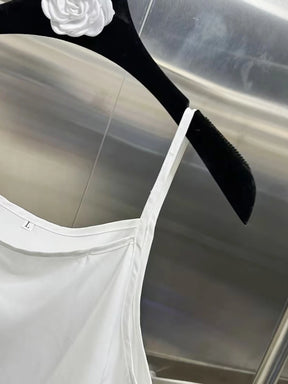 Vestido Curto  e Manga Bufante – Sofisticação Moderna com Toque Romântico