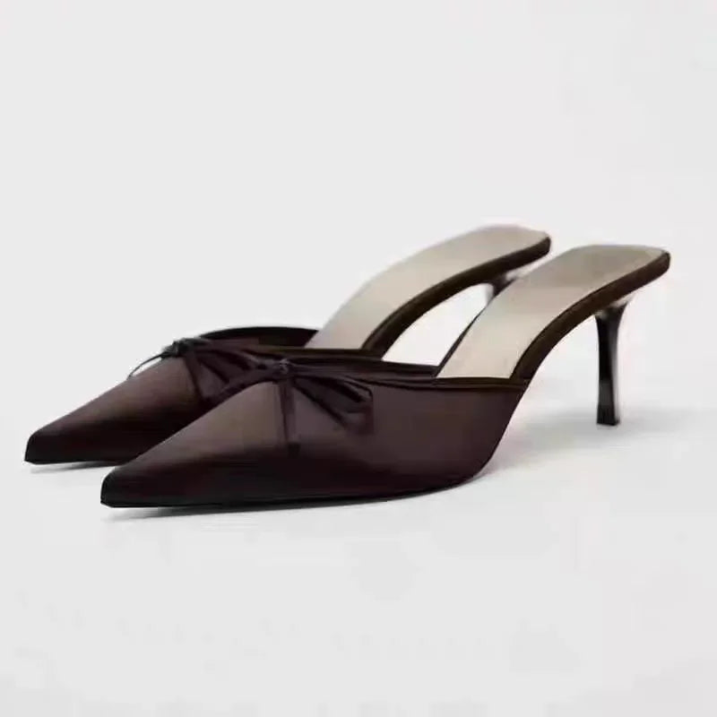 Sandália Mule em Cetim com Laço Escultural e Salto Elegante – Design Refinado para Looks Sofisticados