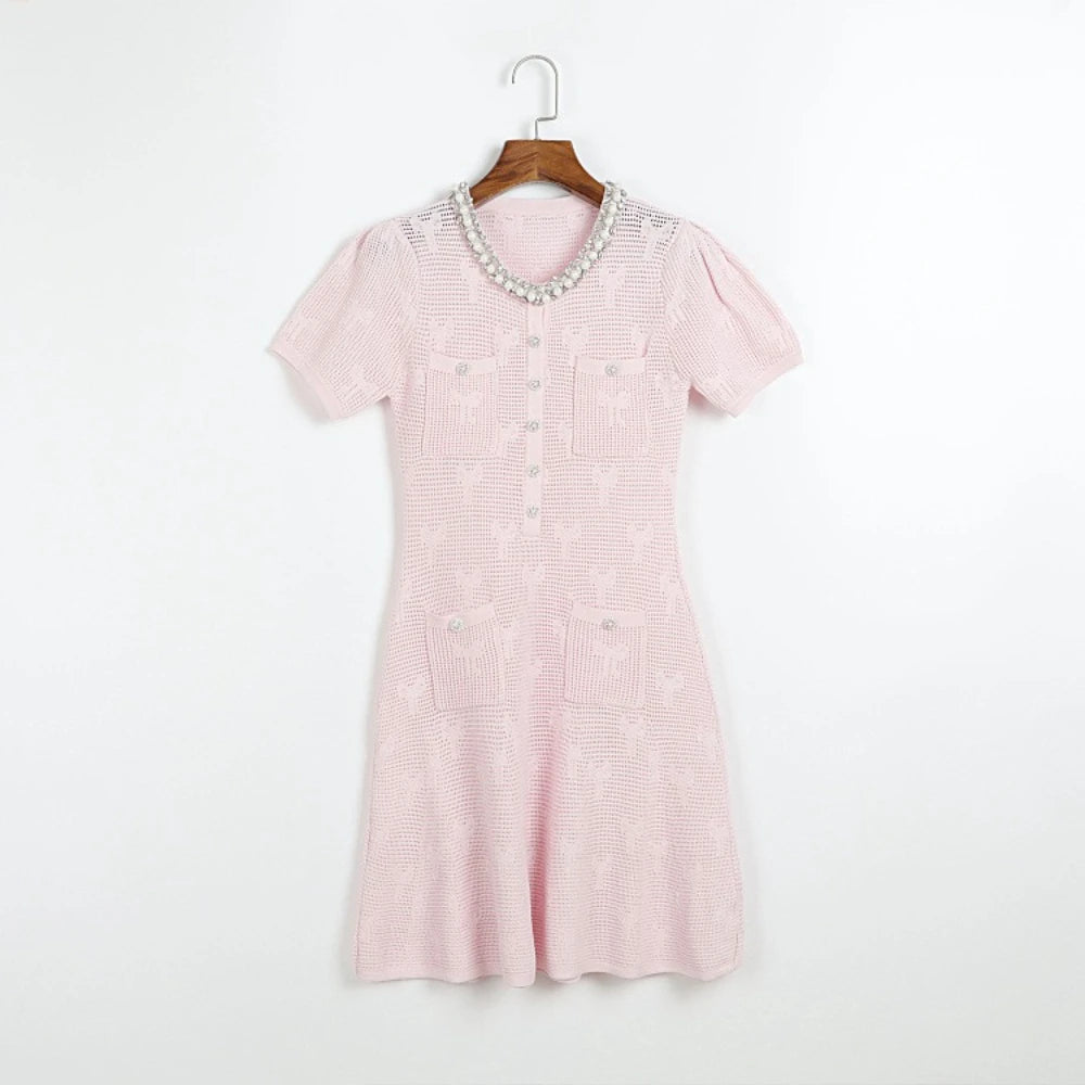 Vestido de Duas Peças em Tricô Vazado com Detalhes em Cristais e Pérolas