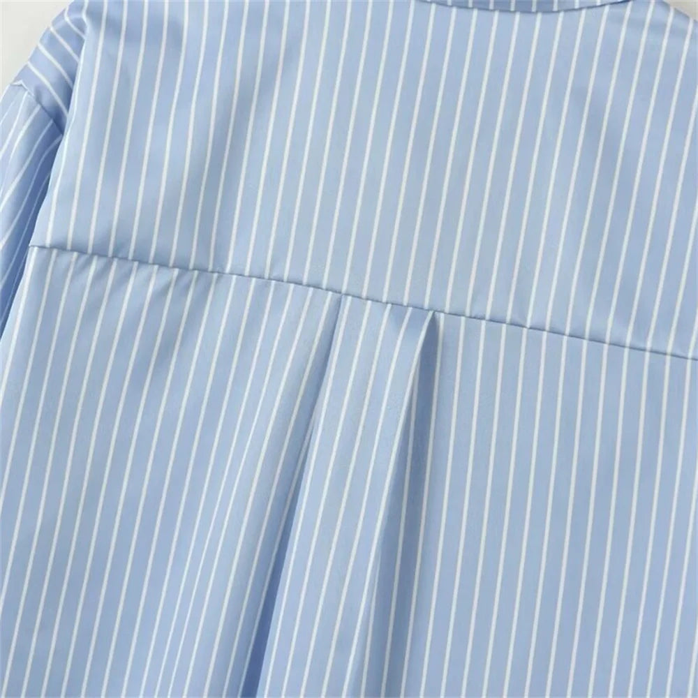 Camisa Listrada  Detalhe Bordado – Design Retrô e Elegância Atemporal