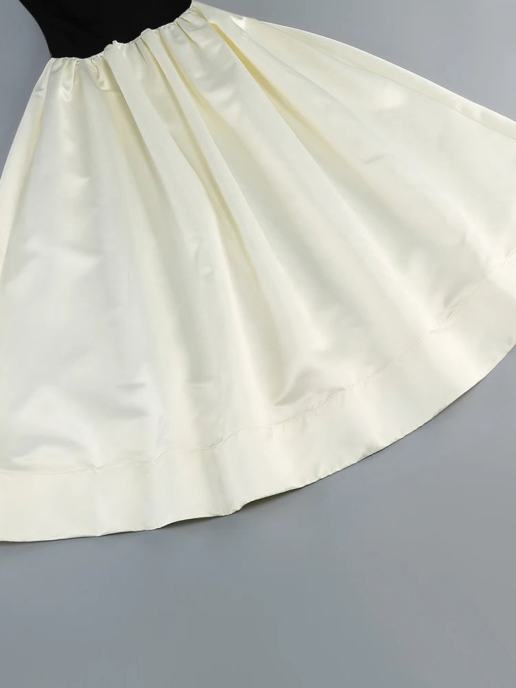 Vestido Longo Clássico com Lapela Estruturada e Silhueta A-Line