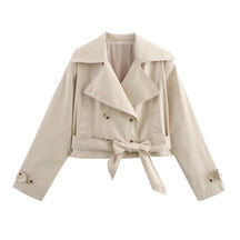 Casaco Escultural Estilo Trench Coat com Abotoamento Cruzado e Cinto