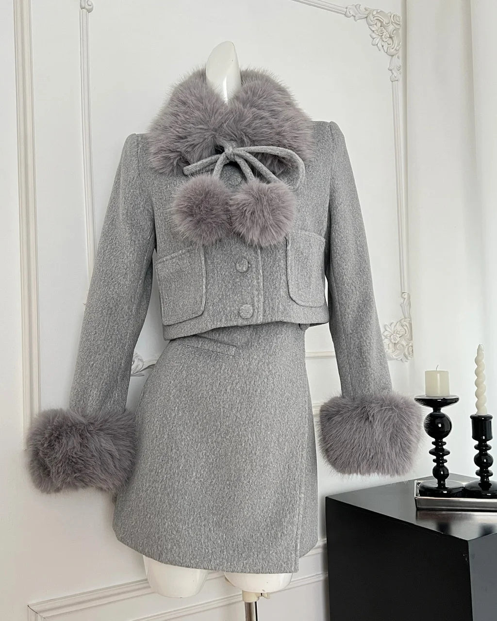 Conjunto Slim Feminino com Casaco de Pelo e Saia – Inverno