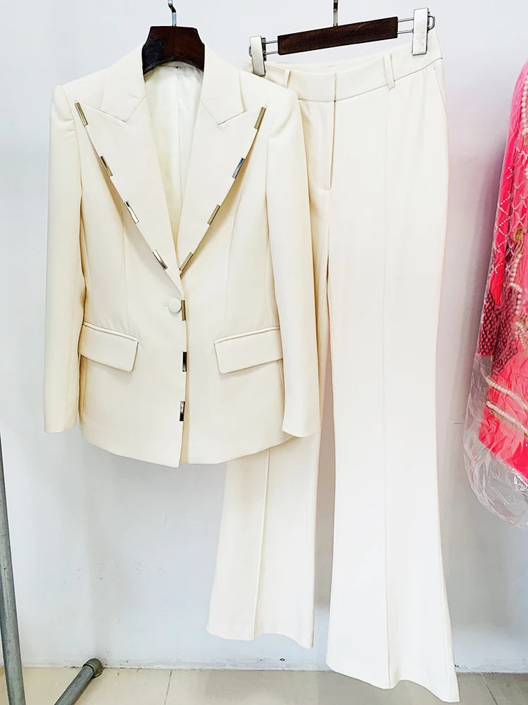 Blazer de Botão Único e Calça Flare Detalhe em Dourado- Estilo Passarela