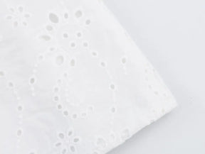 Conjunto – Top Bordado Cropped com Alças Finas + Saia Plissada de Cintura Alta, Modelo A-Line