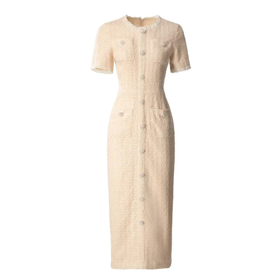 Vestido Preto Elegante com Pedrarias Bordadas à Mão e Cintura Marcada