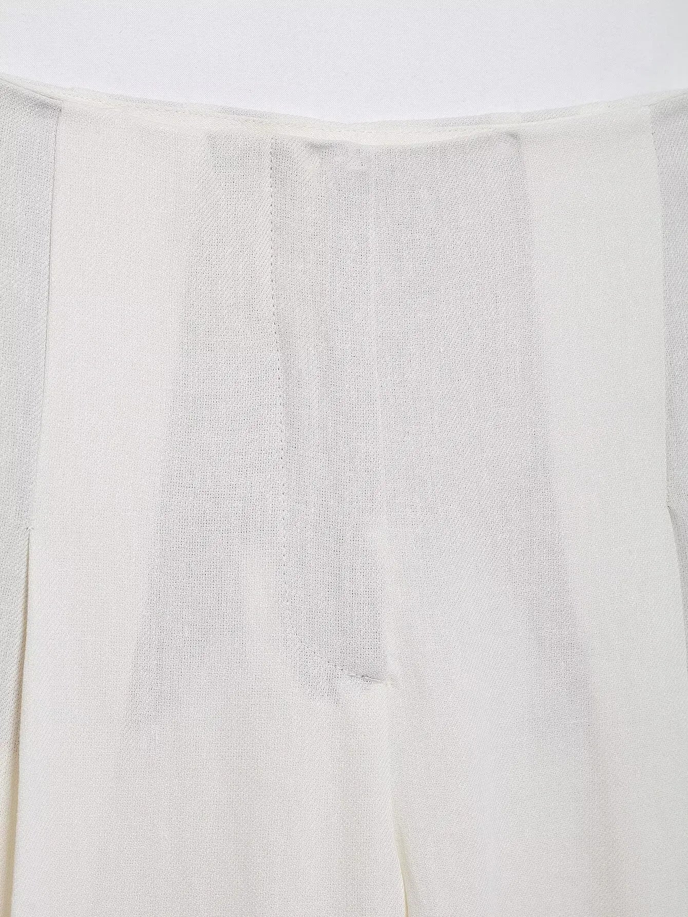 Conjunto de Blazer com Laço e Calça Cintura Alta – Elegância Sofisticada para a Meia-Estação