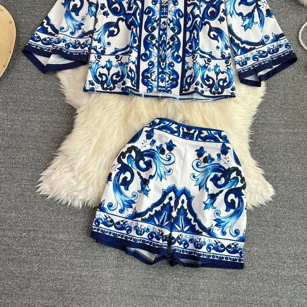 Conjunto Fashion Primavera - Camisa e Shorts com Estampa de Porcelana Azul e Branca