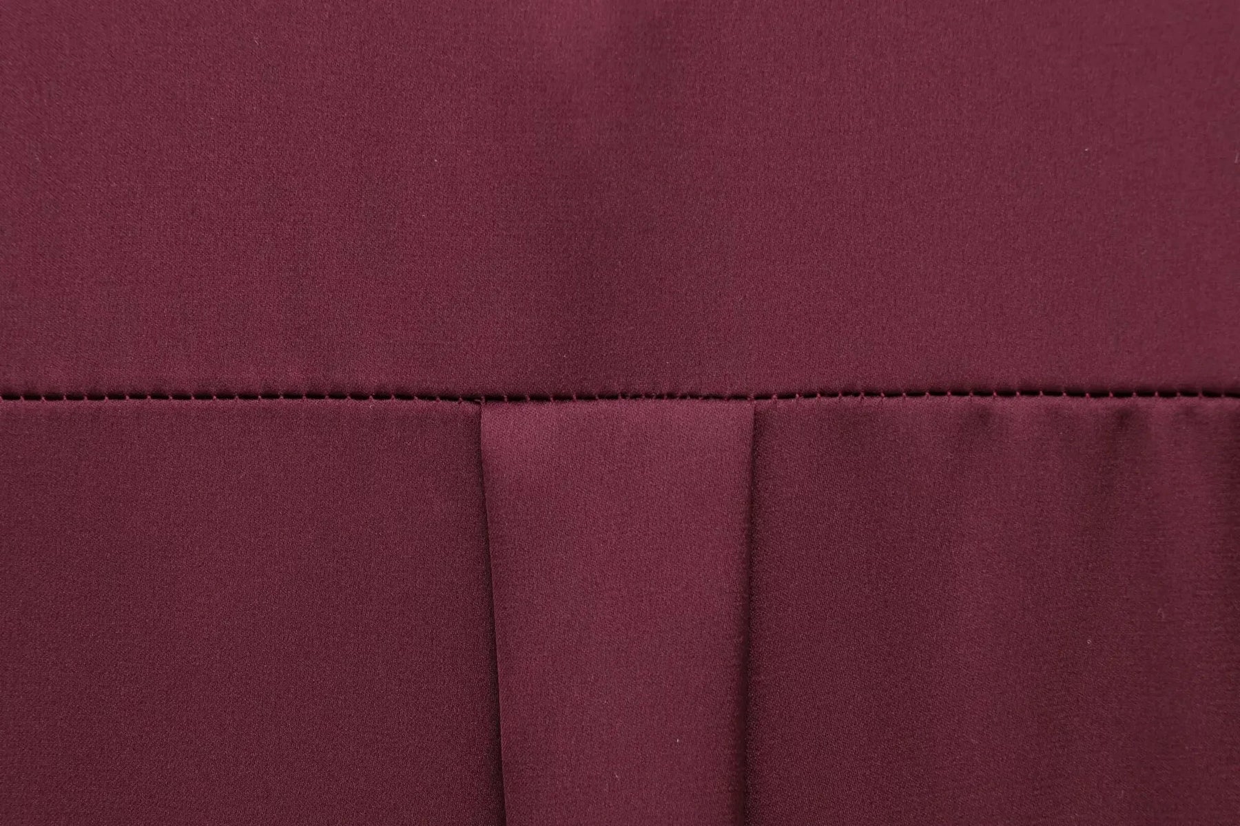 Camisa Vinho com Botões Dourados