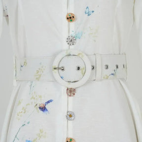 Vestido Azul Floral com Gola Alta e Cintura Império – Elegância Atemporal
