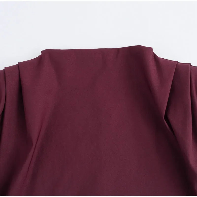 Regata Elegante com Ombreiras e Gola Redonda – Look Sofisticado