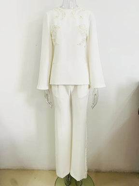 Conjunto com Renda e Recortes – Sofisticação com Estilo Moderno