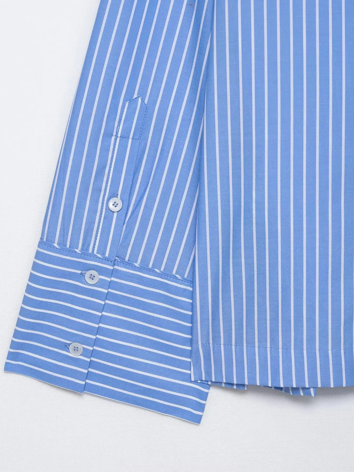 Camisa Casual Listrada com Lenço Integrado